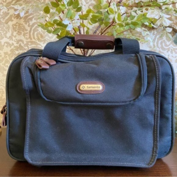 Vintage Samsonite Weekender Canvas Bag. Color Dark Green.